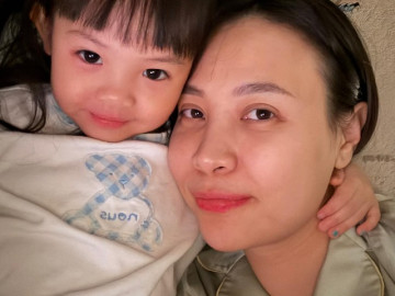 Đàm Thu Trang mệt mỏi làm nũng được con gái an ủi, ai cũng tấm tắc: Suchin càng lớn càng giống mẹ!