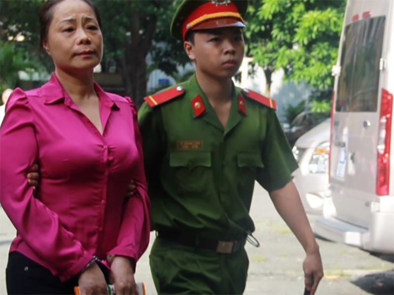 Tháng 7/2026, bà Trương Thị Tuyết Nga (sinh năm 1961) lãnh án 15 năm tù về tội Lừa đảo chiếm đoạt tài sản
 
