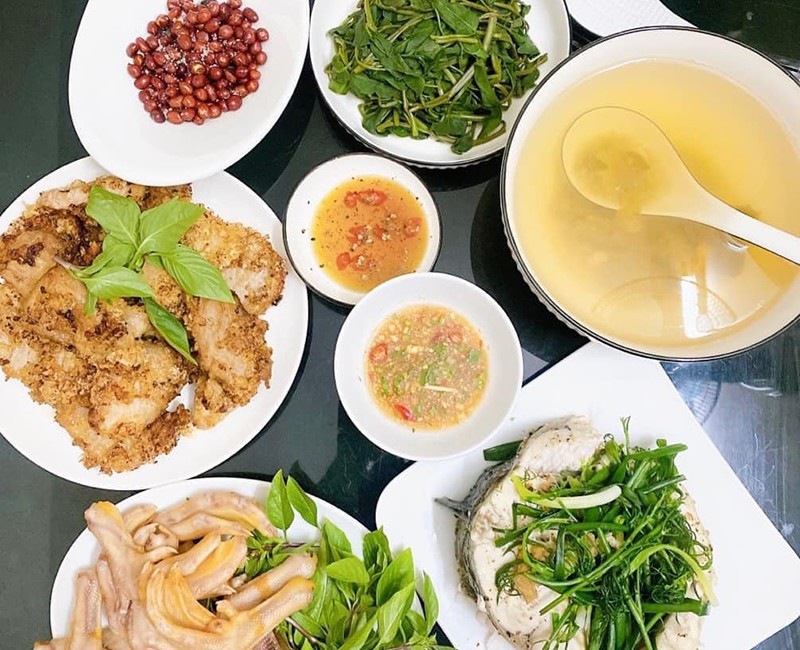 Để cả nhà thích thú trước mỗi bữa ăn, chị Trang luôn nấu những món mà ông xã và các con yêu thích, hợp khẩu vị.
