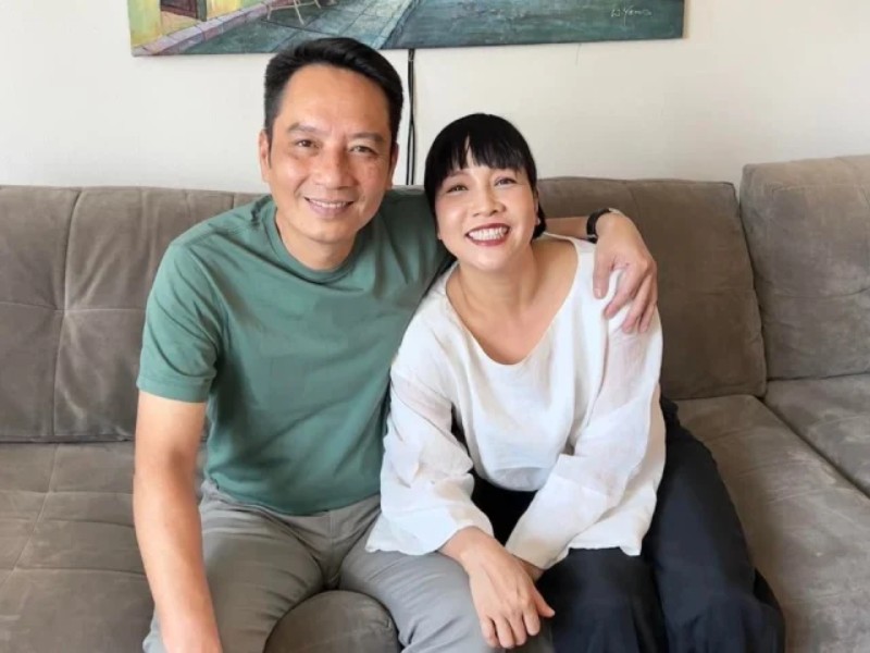 Nói về hôn nhân 25 năm với chồng, Mỹ Linh cho biết đến thời điểm hiện tại cô và nhạc sĩ Anh Quân đã trở thành bạn đời, người bạn tâm giao có thể chia sẻ mọi chuyện thật lòng. 
