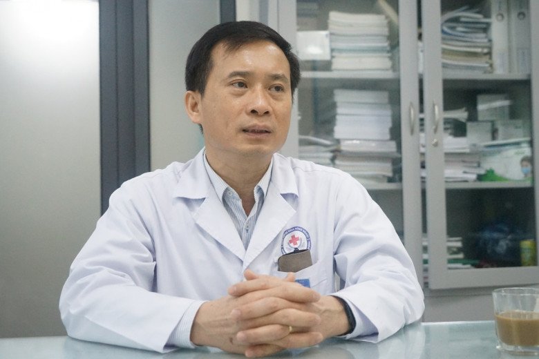 Bác sĩ Lê Quang Hải cho biết, nhiều người trẻ chủ quan với các biểu hiện ban đầu, đến khi phát hiện vấn đề thì thận đã suy ở giai đoạn cuối. Ảnh: Lê Phương.