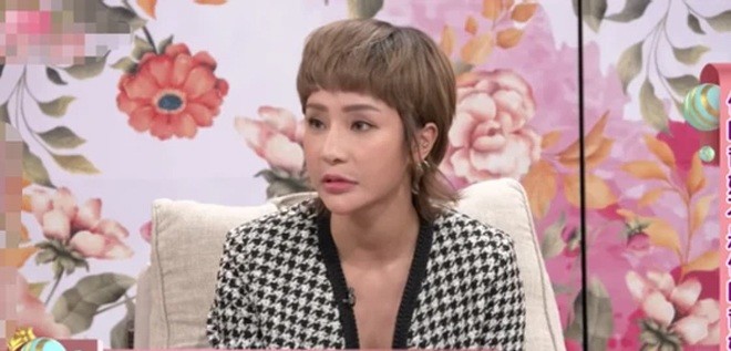 Lương Vân Phỉ kể chuyện về tuổi thơ từng bị mẹ đánh nếu học tập kém. 