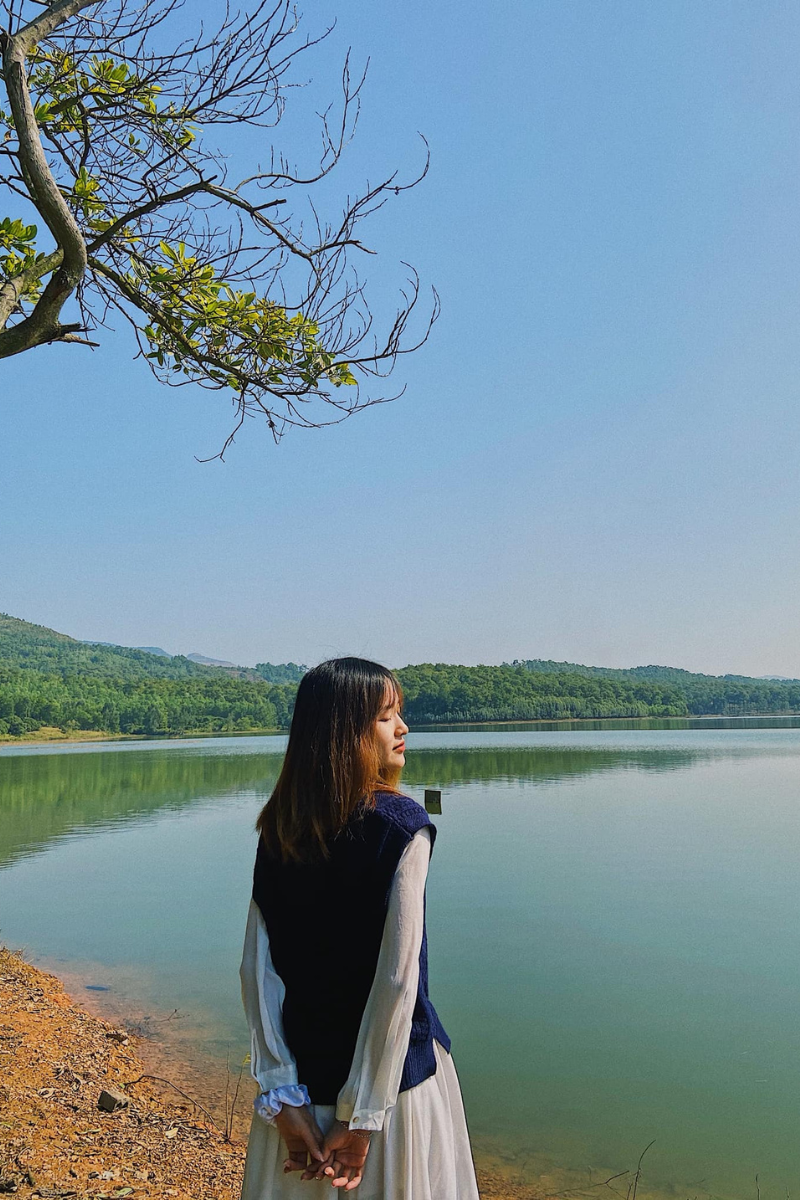 Để có những chuyến tham quan, ngắm cảnh trọn vẹn bạn có thể đến hồ Yên Trung từ tháng 4 đến tháng 10 hàng năm.
