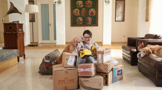Châu Hải My sống một mình cùng thú cưng.