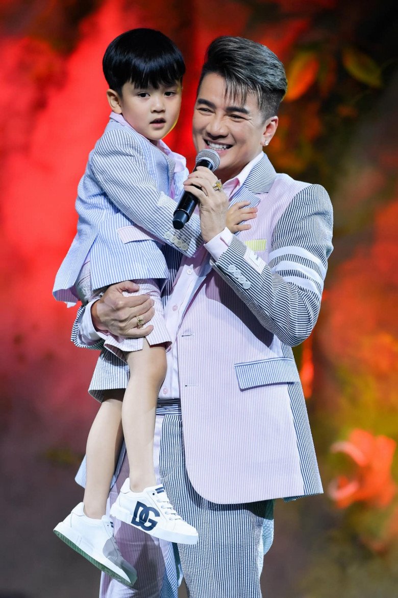 Ông hoàng nhạc Việt không nuông chiều con quá mức.