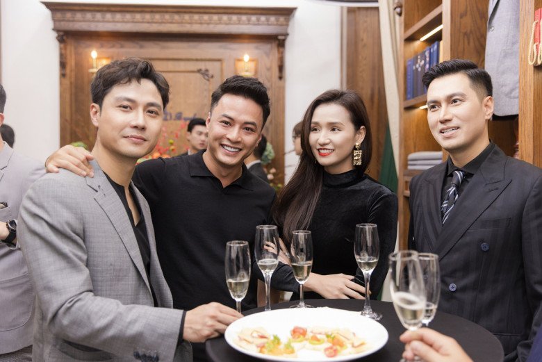 Hình ảnh Hồng Đăng hội ngộ dàn diễn viên VTV làm dấy lên nghi vấn nam diễn viên sắp trở lại.