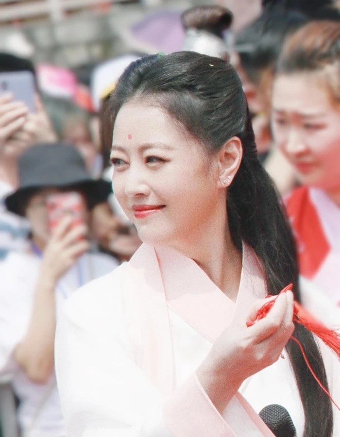 Thời kỳ đỉnh cao của Châu Hải My: Cười đẹp khuynh thành, Kim Dung chỉ nhìn đã muốn đổi kết phim - 9