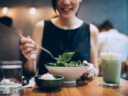 Sức khỏe - Thực phẩm "calo âm" càng ăn nhiều càng đốt calo là gì? HLV dinh dưỡng tiết lộ đâu mới là món giúp giảm cân thành công