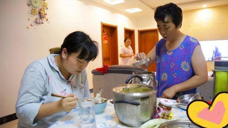 Cô Phùng không thể ăn được những bữa cơm mẹ chồng nấu. (Ảnh minh họa).