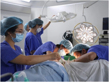 14 tuần bị dọa sảy với khoang máu to bằng túi thai, mẹ bầu Sài Gòn vội bay ra Hà Nội khâu cổ tử cung