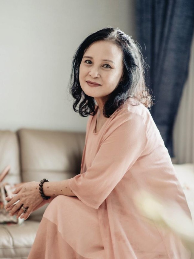 amp;#34;Mẹ chồngamp;#34; Hồng Diễm là amp;#34;mỹ nhân Việt đẹp nhất thập kỷamp;#34;, ông xã yêu chiều, từng đi buôn long nhãn - 1