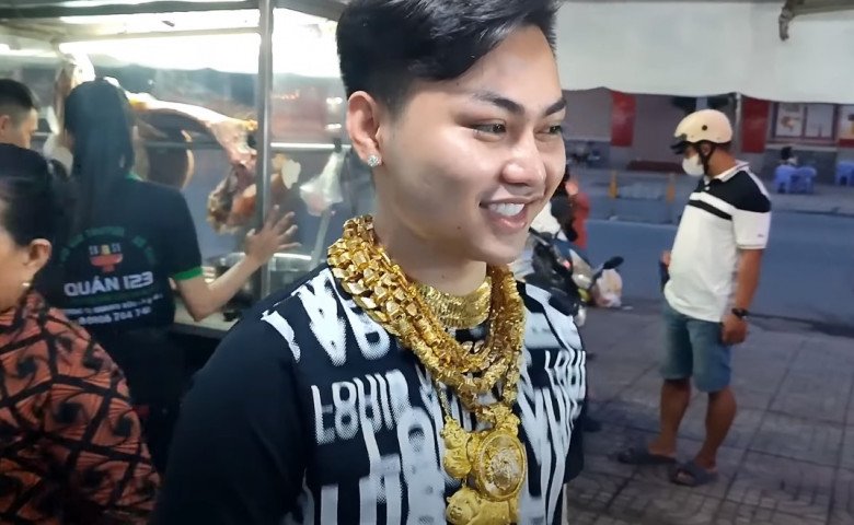 emKhi có điều kiện, Cường đã tích lũy vàng./em