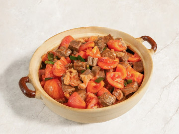 Thịt bò nổi tiếng dai, cho vào nồi hầm kiểu này được món mềm ngon đậm đà, người già trẻ nhỏ đều ăn được