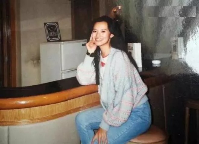 Vịnh Mai từng là một nhân viên văn phòng bình thường trước khi làm diễn viên.