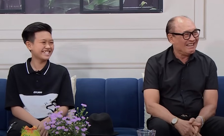 Ông cho biết mình và con trai được các Youtuber truyền nghề.