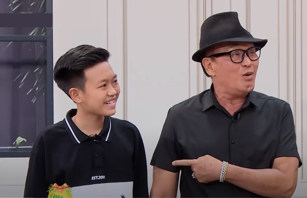 Duy Bách 15 tuổi trổ mã điển trai.