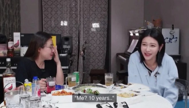 Sooyoung từ chối 2 thanh niên bằng cách tiết lộ mối tình 10 năm với bạn trai.