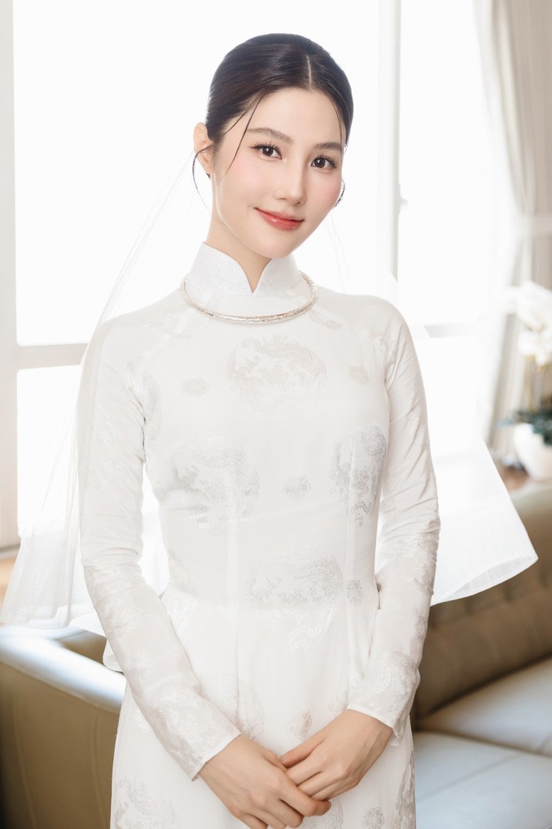 Cô dâu Diễm My 9X lộng lẫy trong ngày làm lễ gia tiên.
