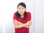 Sức khỏe - 2 bệnh nguy hiểm dễ tấn công khi trời lạnh đột ngột, bác sĩ nhắc một việc dù trẻ hay già cũng nên tránh