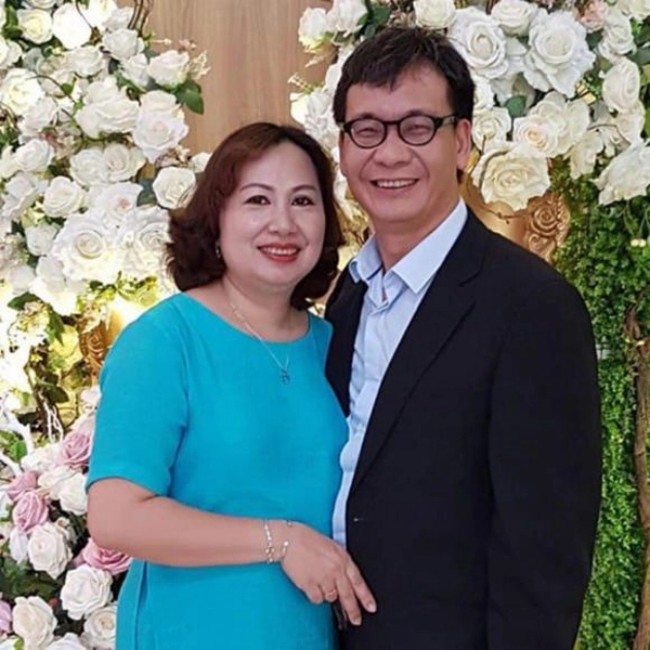 amp;#34;Bố dượng quốc dânamp;#34; nổi tiếng với câu amp;#34;biết rồi khổ lắm nói mãiamp;#34;, bị con chê hôn không tự nhiên - 9