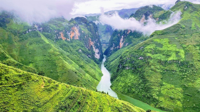 Theo thông tin từ Sở Văn hóa Thể thao và Du lịch tỉnh Hà Giang, trong 9 tháng đầu năm 2023, Hà Giang đã chào đón 2.158.400 lượt du khách, trong đó có 218.080 lượt khách quốc tế và 1.940.320 lượt khách nội địa. Doanh thu du lịch đạt 5.072 tỷ đồng, tăng 58,6% so với cùng kỳ năm 2022, vượt xa 86% kế hoạch năm. Điều này cho thấy sức hút mạnh mẽ của du lịch Hà Giang.