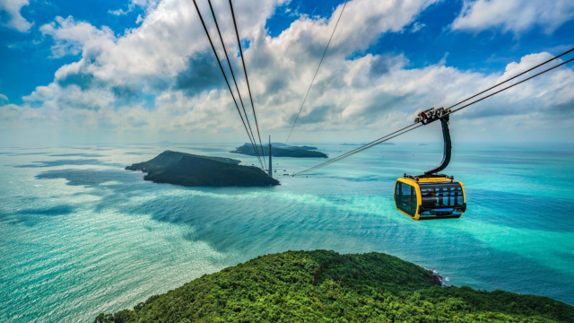 Các điểm du lịch hot nhất tại Phú Quốc năm 2023 không thể bỏ qua bao gồm VinWonders Phú Quốc, Vinpearl Safari Phú Quốc, Sun World Hòn Thơm Phú Quốc, Gành Dầu, và bãi Ông Lang. Những điểm đến này hứa hẹn mang đến những trải nghiệm độc đáo và thú vị cho những người yêu thích khám phá.