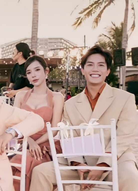 Voi Bản Đôn - Anh Tú: Nam ca sĩ điển trai kín tiếng chuyện tình cảm, nghìn fan mong nên duyên với amp;#34;cô hàng xómamp;#34; - 11