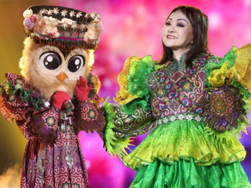 "Cú Tây Bắc" Hương Lan giã từ sân khấu ở tuổi U70, mở tiệc kỷ niệm 35 năm ngày cưới với chồng kỹ sư