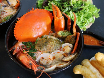 Cách nấu nướng bún Thái thủy hải sản hơi chua chua cay cay và nóng hôi hổi, một vừa hai phải thổi vừa vị cuối tuần