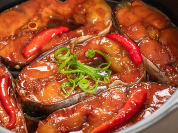 Không phải rán, cá làm kiểu này mới khiến cả nhà “mê mẩn”, ăn hết nồi cơm