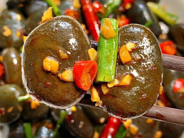 Nhiều người tỏ ra cảm thấy thật kỳ lạ khi nhiều người sẵn sàng trả tiền để thưởng thức chúng. Ảnh: baidu