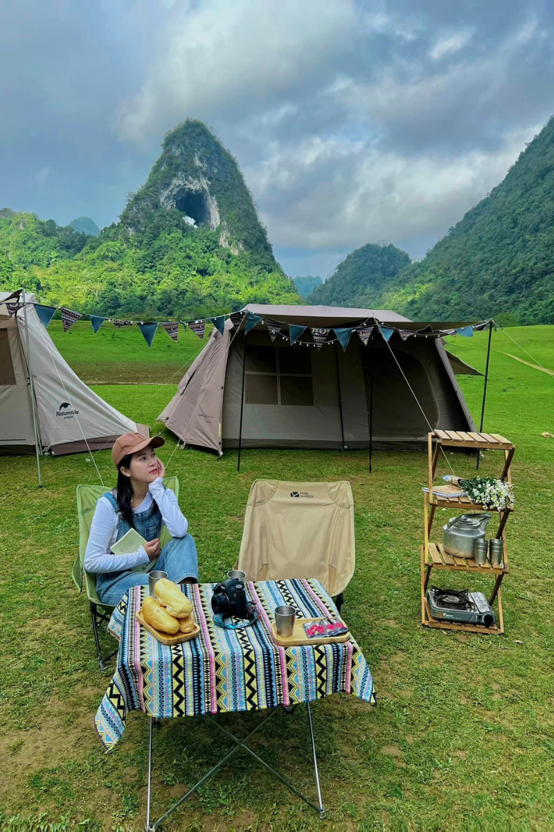 Những buổi cắm trại, tổ chức tiệc nướng tại đây sẽ cực kỳ "chill" vì bạn sẽ được nhìn ngắm khung ảnh thiên nhiên tuyệt vời của đất trời Cao Bằng.
