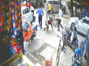Clip Eva - Clip: Cảnh sát tung cước hạ gục hai tên cướp đang phóng xe bỏ chạy