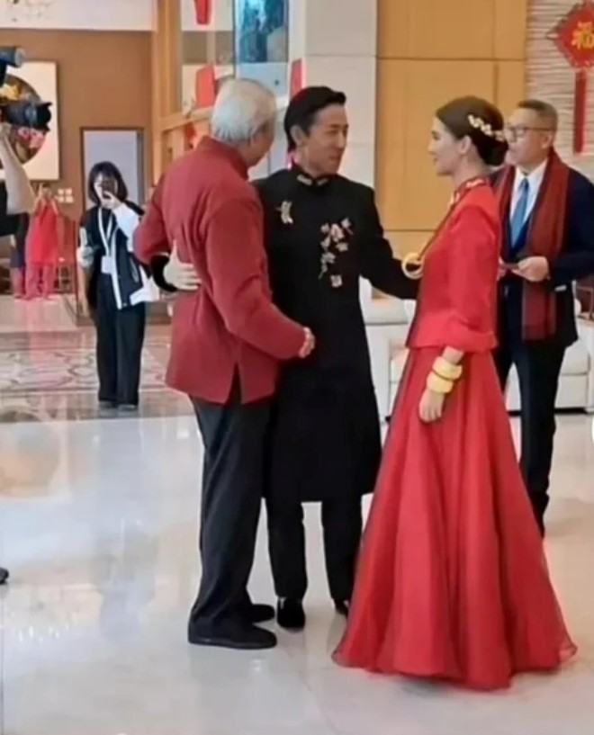 Ngô Thiên Ngữ kết hôn bí mật.