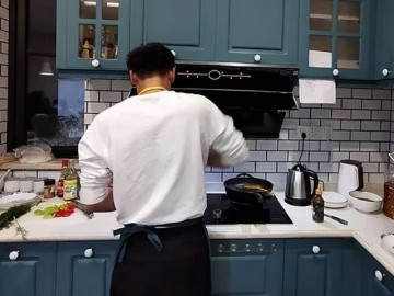 Nhờ vợ làm việc nhà vì bị ốm, anh chồng muốn ly hôn ngay khi nghe câu trả lời của vợ