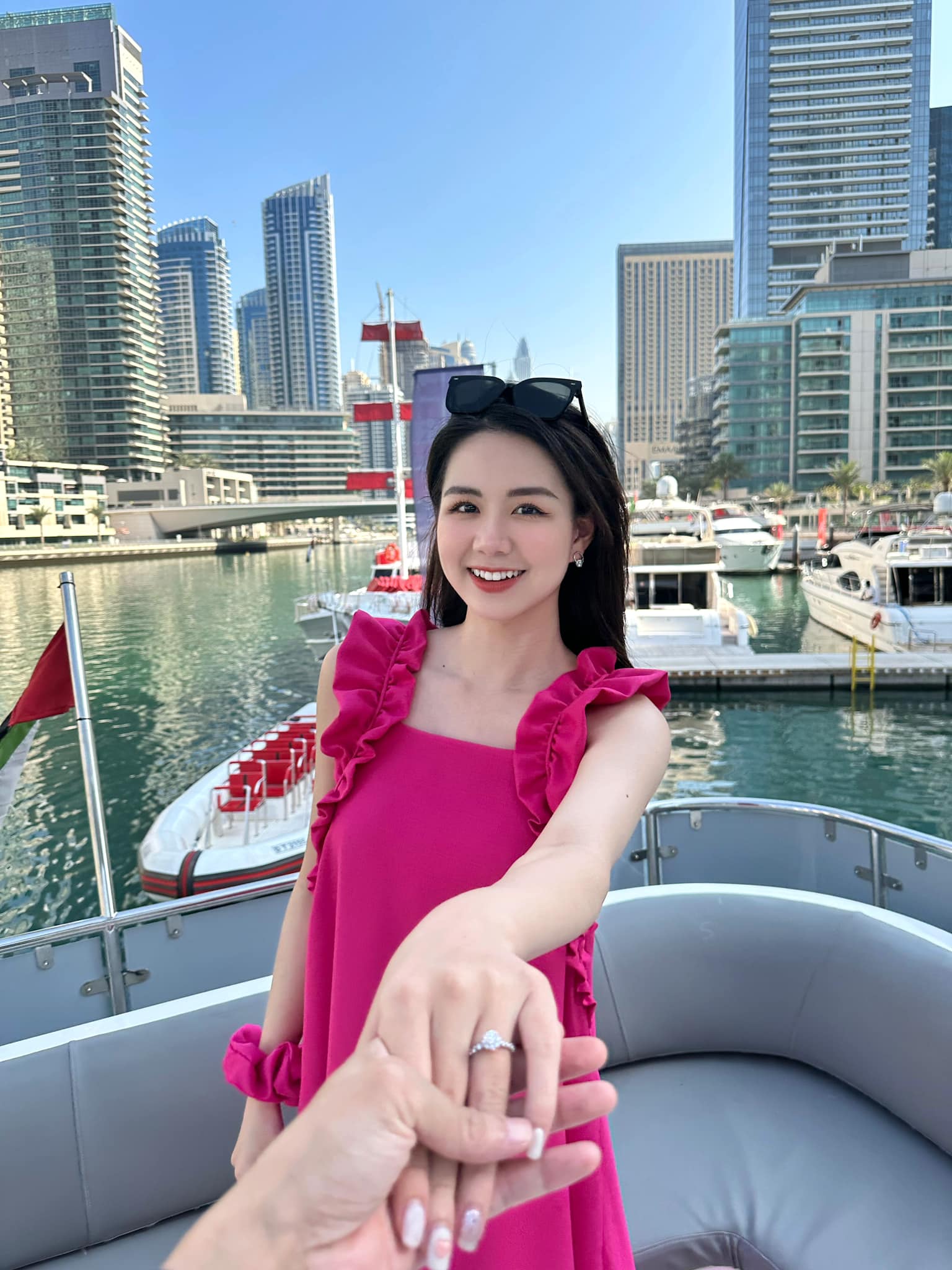 Là người mẫu tự do nên Minh Phụng cũng biết cách trau chuốt cho gương mặt với style trang điểm thống nhất.
