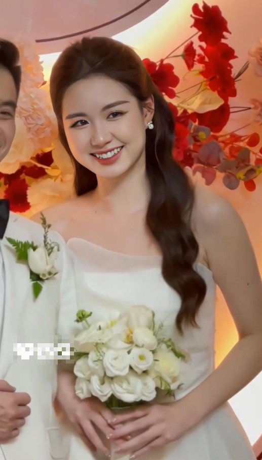 Những hình ảnh được cắt từ đám cưới của cặp uyên ương hạnh phúc nhận được nhiều lời khen xuýt xoa.