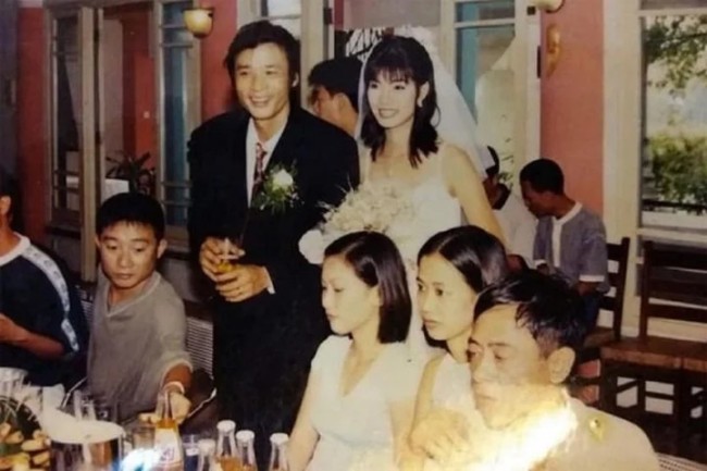 amp;#34;Vua bãi rácamp;#34; từng gán nhà lấy 80 triệu để cưới vợ kém 12 tuổi, giờ đẻ 4 con vừa xinh vừa ngoan - 10