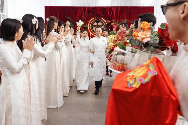 Cả hai về chung nhà sau nhiều năm bên nhau khiến dân tình ngưỡng mộ.