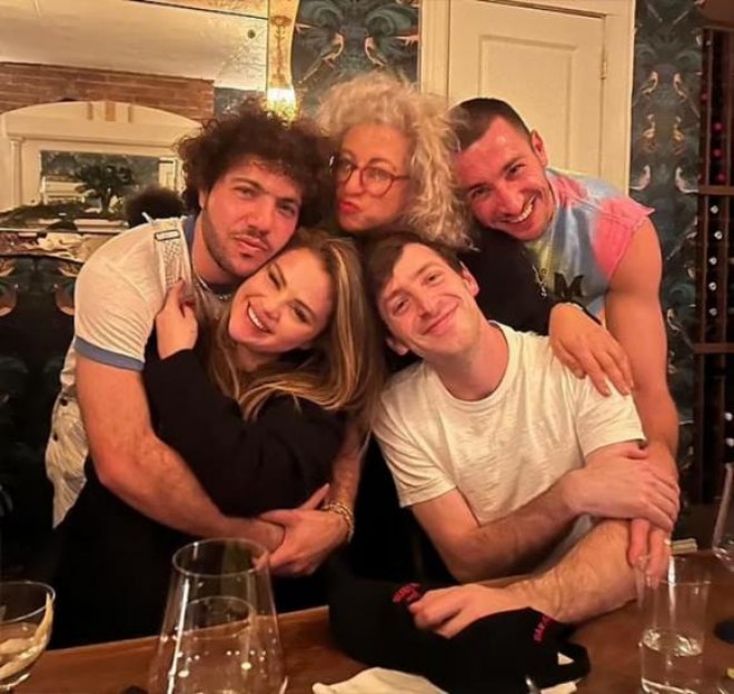 Ngôi sao 24/7: Khoe kho vàng 7.000 tỷ tại nhà, sao nam bị mắng vì phát ngôn dân mạng amp;#34;không có mắt nhìnamp;#34; - 13