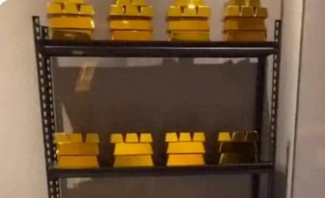 Ngôi sao 24/7: Khoe kho vàng 7.000 tỷ tại nhà, sao nam bị mắng vì phát ngôn dân mạng amp;#34;không có mắt nhìnamp;#34; - 2