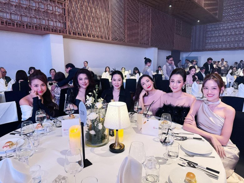 Dàn sao Việt quen mặt quy tụ đông đủ.