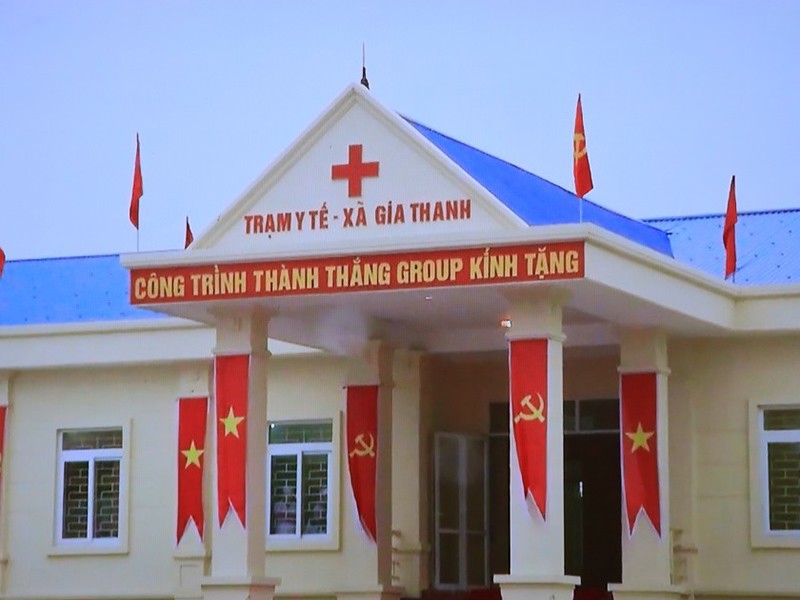 Đỗ Văn Tiến còn được biết đến là một vị đại gia chăm làm từ thiện, ông bỏ 10 tỷ xây dựng Trạm y tế xã Gia Thanh. Công trình gồm khu nhà khám và điều trị 2 tầng diện tích gần 1.200 m2 với 20 phòng chức năng
