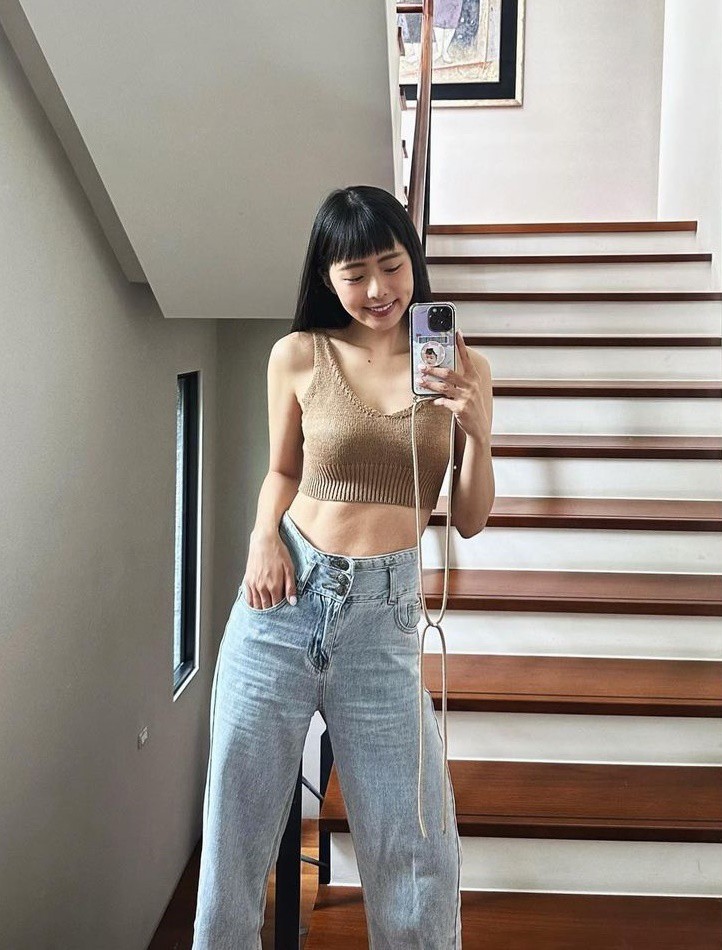 Cô cũng tích cực uống nhiều nước để tăng cường trao đổi chất.