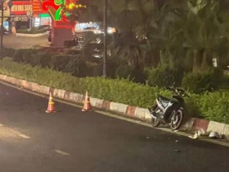 Tin tức 24h: Học sinh chạy xe máy tông trúng cô giáo, cả 2 cùng chấn thương sọ não