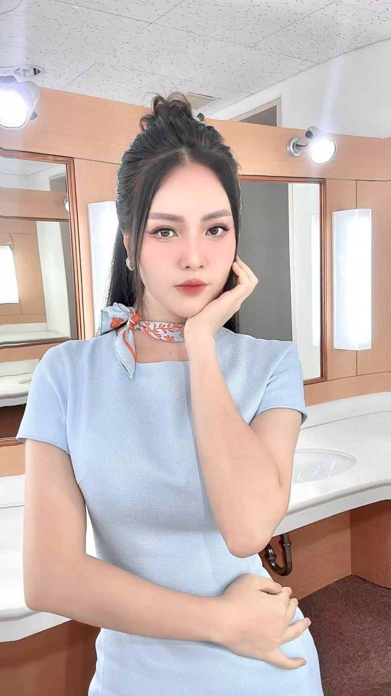 Những tấm hình chụp có chăng khác biệt do hiệu ứng filter chụp hình và công cụ make-up.