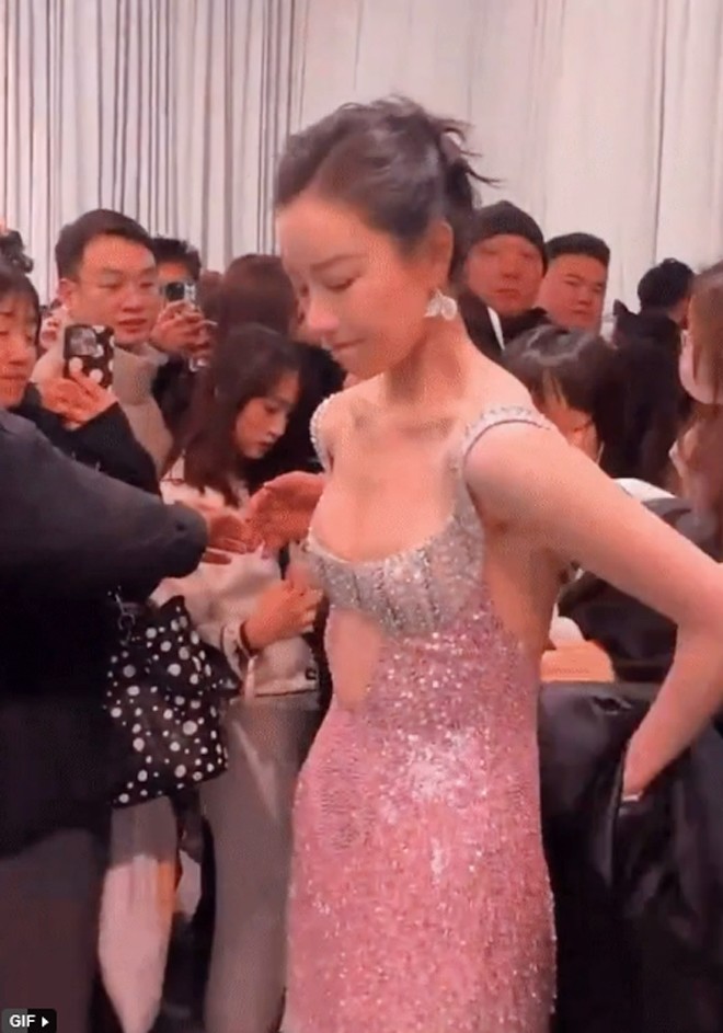 Hình ảnh này của nữ diễn viên viên khiến khán giả xót xa.