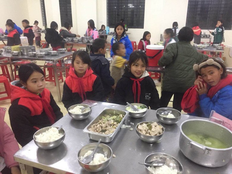 Bữa ăn của học sinh tại trường.