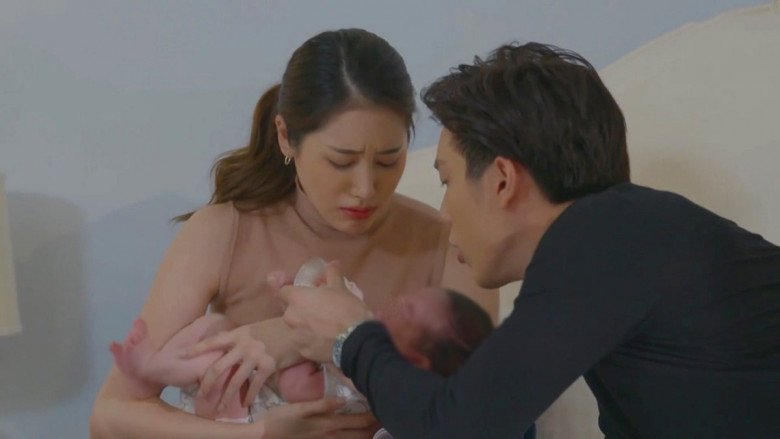 Khi cô ấy sinh con và ở cữ, tôi xin nghỉ làm cả tháng để chăm sóc cho vợ, nhằm bù đắp những thiệt thòi cho em. (Ảnh minh họa)
