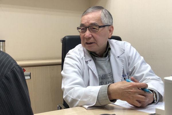 Bác sĩ Chen Jiaju gặp nữ bệnh nhân hơn 70 tuổi bị trầm cảm, biếng ăn do thiếu sự quan tâm từ gia đình.